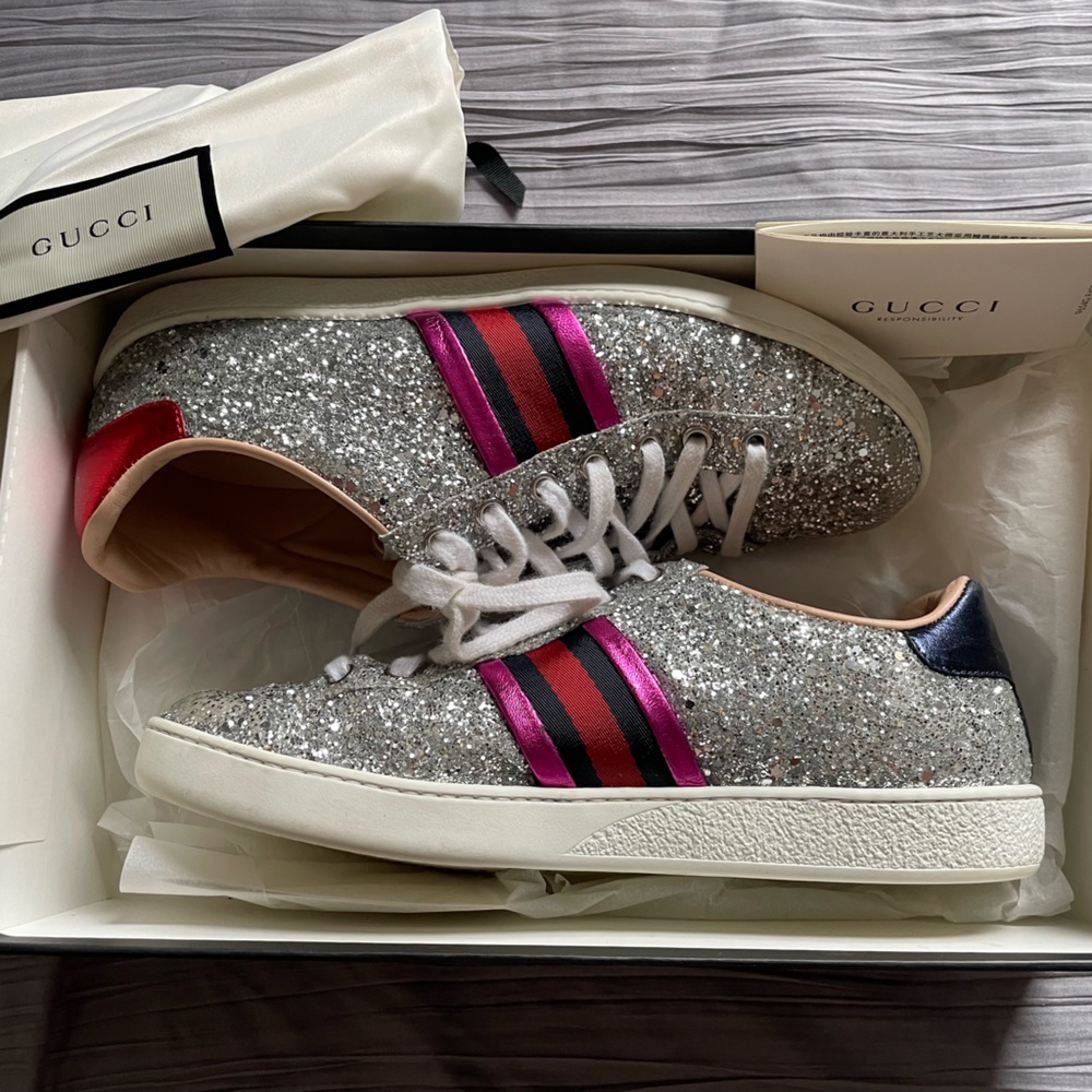COPY - Used only a few times Gucci sneakers. Size six.